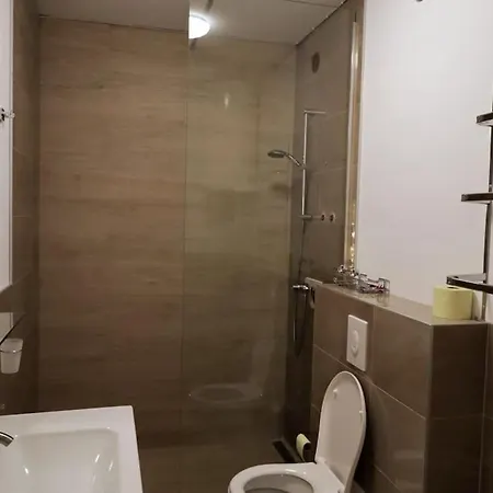 Apartman - Dani 1 *